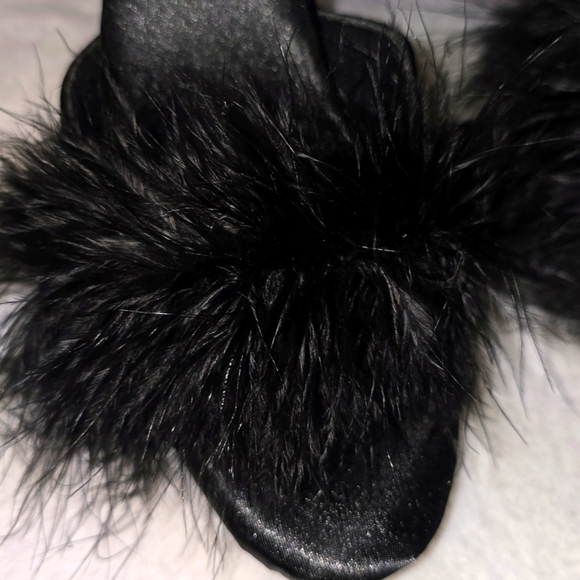 Elle Elegant Black Feathered Women's Heels - Picture 4 of 7